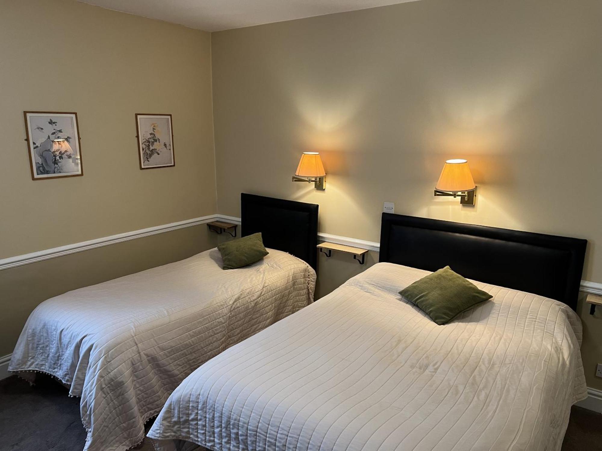 Royal Oak Hotel, ガースタング エクステリア 写真